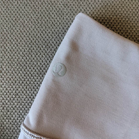 Lululemon In Movement Tight 25" - Picture 3 of 5